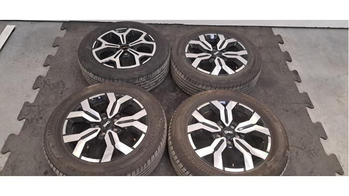 Set di ruote + pneumatici Dacia Duster