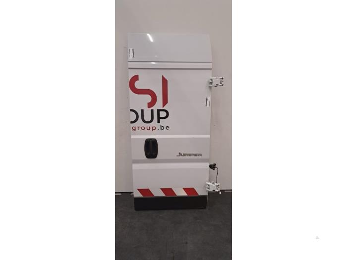 Autocarro com porta traseira Citroen Jumper