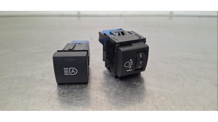 Commutateur phare hauteur réglable Toyota Yaris Cross