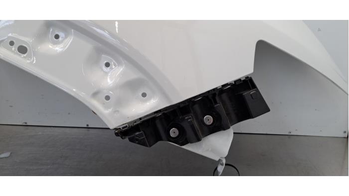 Front wing, right Dacia Duster