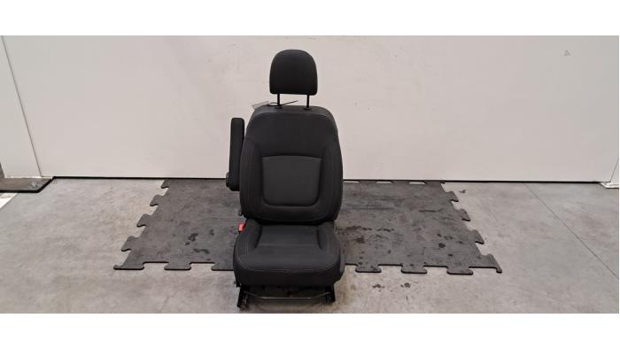 Stoel links Renault Trafic