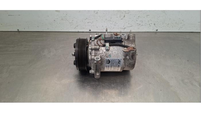 Pompe clim Peugeot 208