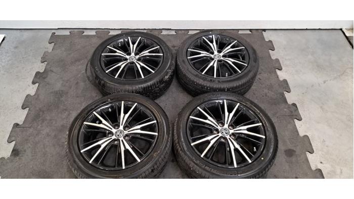 Jeu de jantes sport + pneus MG MG5