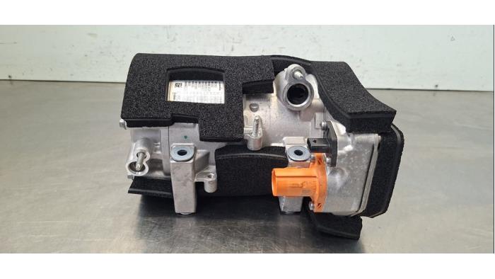 Pompe clim Peugeot 408