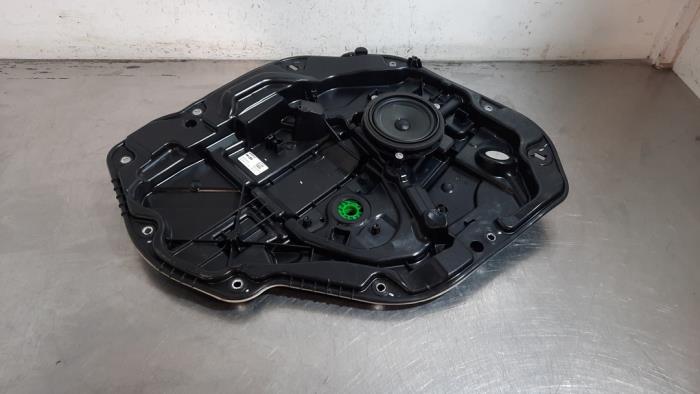 Mecanismo do vidro traseiro direito de 4 portas BMW 1-Serie