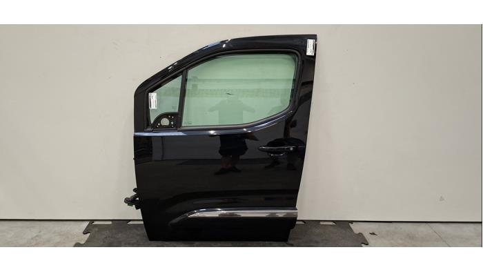 Door 4-door, front left Toyota Pro-Ace