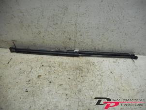 Gebruikte Gasdemperset Achterklep Peugeot 306 Break (7E) 2.0 HDi Prijs € 9,00 Margeregeling aangeboden door DP Auto-onderdelen & Demontage