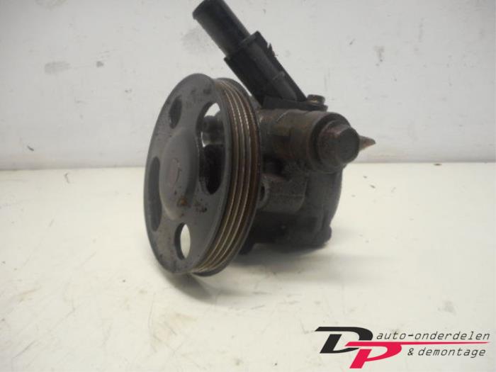 Gebruikte Servopomp Mazda 323 F (BA14) 1.5i GLX,GT 16V Prijs € 15,00 Margeregeling aangeboden door DP Auto-onderdelen & Demontage