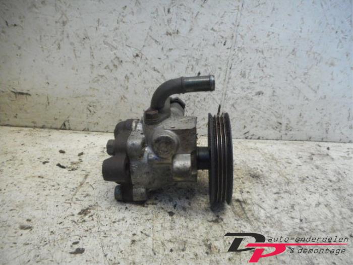 Gebruikte Servopomp Hyundai Accent II/Excel II/Pony 1.3i 12V Prijs € 20,00 Margeregeling aangeboden door DP Auto-onderdelen & Demontage