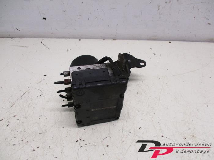 ABS Pomp van een Chrysler Sebring Convertible (JR) 2.7 V6 24V 2002