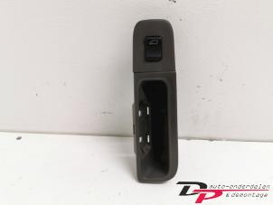 Gebruikte Ruit schakelaar elektrisch Volvo 960 I 2.5i 24V Prijs € 9,00 Margeregeling aangeboden door DP Auto-onderdelen & Demontage