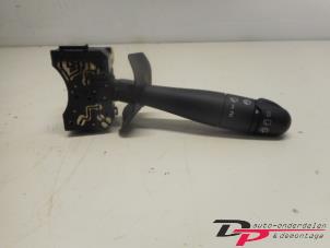 Gebruikte Ruitenwis Schakelaar Renault Clio II (BB/CB) 1.2 Prijs € 9,00 Margeregeling aangeboden door DP Auto-onderdelen & Demontage