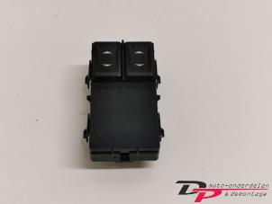 Gebruikte Ruit schakelaar elektrisch Ford Mondeo III Wagon 2.0 TDCi/TDDi 115 16V Prijs € 9,00 Margeregeling aangeboden door DP Auto-onderdelen & Demontage