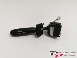 Gebruikte Knipperlicht Schakelaar Chevrolet Spark 1.0 16V Prijs € 12,60 Margeregeling aangeboden door DP Auto-onderdelen & Demontage