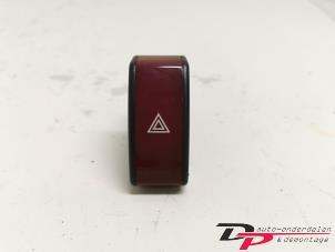 Gebruikte Alarmlicht Schakelaar Opel Combo (Corsa C) 1.4 16V Twin Port Prijs € 4,50 Margeregeling aangeboden door DP Auto-onderdelen & Demontage