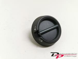 Gebruikte Schakelaar Koplamp Ihv Renault Kangoo (KC) 1.9 D 55 Prijs € 7,20 Margeregeling aangeboden door DP Auto-onderdelen & Demontage