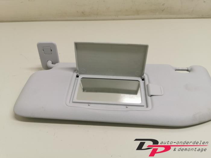 Zonneklep van een Peugeot 208 I (CA/CC/CK/CL) 1.2 Vti 12V PureTech 82 2013
