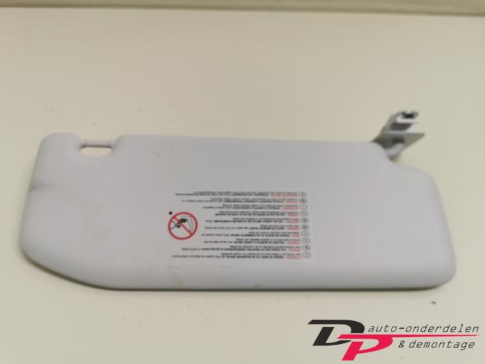 Zonneklep van een Peugeot 208 I (CA/CC/CK/CL) 1.2 Vti 12V PureTech 82 2013