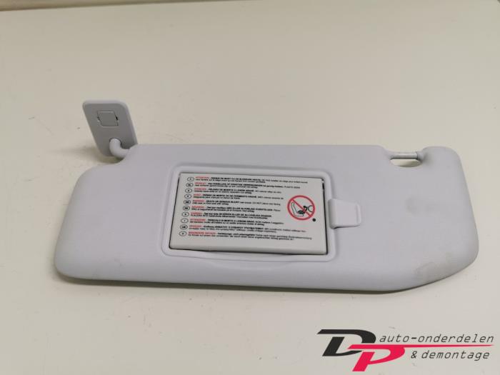 Zonneklep van een Peugeot 208 I (CA/CC/CK/CL) 1.2 Vti 12V PureTech 82 2013