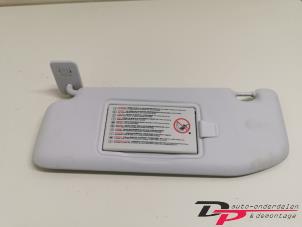 Gebruikte Zonneklep Peugeot 208 I (CA/CC/CK/CL) 1.2 Vti 12V PureTech 82 Prijs € 8,10 Margeregeling aangeboden door DP Auto-onderdelen & Demontage