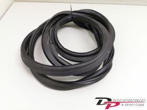 Gebruikte Achterkleprubber Peugeot 208 I (CA/CC/CK/CL) 1.2 Vti 12V PureTech 82 Prijs € 13,50 Margeregeling aangeboden door DP Auto-onderdelen & Demontage