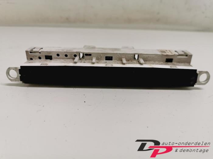 Gebruikte Display Interieur Renault Twingo (C06) 1.2 Prijs € 9,00 Margeregeling aangeboden door DP Auto-onderdelen & Demontage