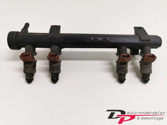 Gebruikte Verstuiver brug Skoda Fabia (6Y5) 1.4i Prijs € 25,00 Margeregeling aangeboden door DP Auto-onderdelen & Demontage