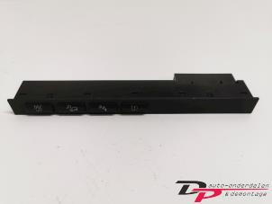 Gebruikte Schakelaar (diversen) BMW X3 (E83) 2.0d 16V Prijs € 9,00 Margeregeling aangeboden door DP Auto-onderdelen & Demontage