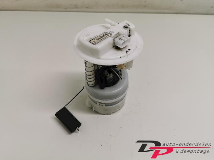 Gebruikte Tank element Pomp Renault Twingo II (CN) 1.2 16V Prijs € 15,75 Margeregeling aangeboden door DP Auto-onderdelen & Demontage
