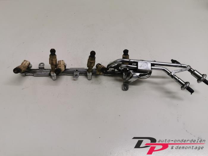 Gebruikte Verstuiver brug Ford Mondeo II Wagon 2.5 V6 24V E2/96 EEC Prijs € 45,00 Margeregeling aangeboden door DP Auto-onderdelen & Demontage