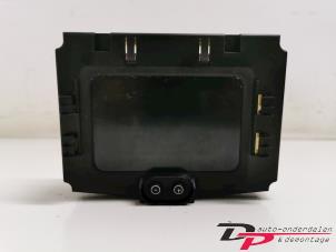 Gebruikte Display Interieur Opel Zafira (F75) 1.6 16V Prijs € 13,50 Margeregeling aangeboden door DP Auto-onderdelen & Demontage