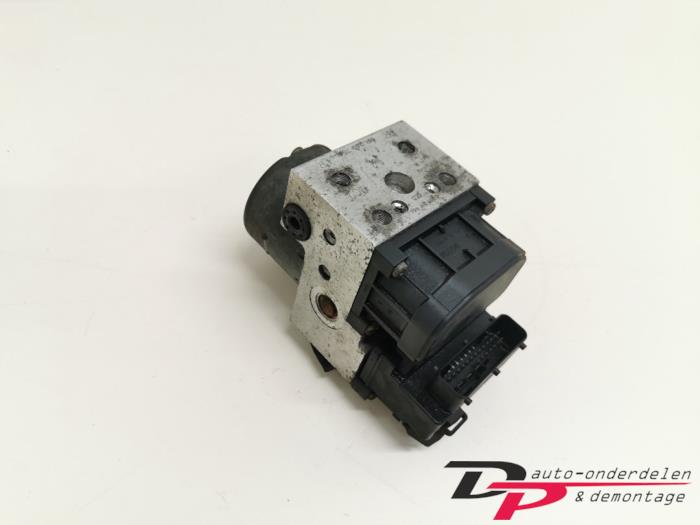 Gebruikte ABS Pomp Mitsubishi Carisma 1.8 GDI 16V Prijs € 25,00 Margeregeling aangeboden door DP Auto-onderdelen & Demontage