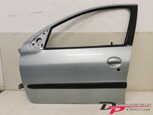Gebruikte Portier 4Deurs links-voor Peugeot 206 SW (2E/K) 1.4 Prijs € 30,00 Margeregeling aangeboden door DP Auto-onderdelen & Demontage