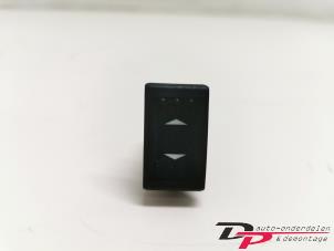 Gebruikte Ruit schakelaar elektrisch Ford Mondeo III Wagon 1.8 16V Prijs € 4,50 Margeregeling aangeboden door DP Auto-onderdelen & Demontage