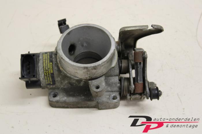 Gebruikte Gasklephuis Ford Fiesta 4 1.25 16V Prijs € 12,00 Margeregeling aangeboden door DP Auto-onderdelen & Demontage