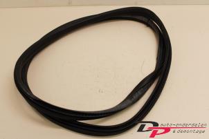 Gebruikte Deurrubber 4Deurs links-achter Peugeot 3008 I (0U/HU) 1.6 16V THP 155 Prijs € 18,00 Margeregeling aangeboden door DP Auto-onderdelen & Demontage