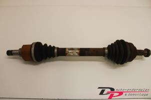 Gebruikte Aandrijfas links-voor Citroen C4 Picasso (UD/UE/UF) 1.8 16V Prijs € 11,00 Margeregeling aangeboden door DP Auto-onderdelen & Demontage