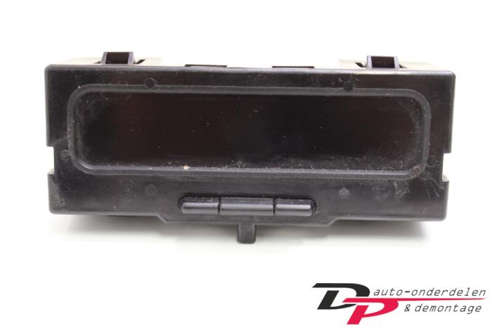 Gebruikte Display Interieur Renault Megane II Grandtour (KM) 1.4 16V Prijs € 10,62 Margeregeling aangeboden door DP Auto-onderdelen & Demontage