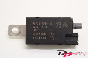 Gebruikte Antenne Versterker Citroen DS5 (KD/KF) 2.0 165 HYbrid4 16V Prijs € 25,00 Margeregeling aangeboden door DP Auto-onderdelen & Demontage