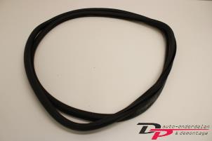 Gebruikte Deurrubber 4Deurs rechts-achter Porsche Cayenne (9PA) 4.5 S V8 32V Prijs € 13,60 Margeregeling aangeboden door DP Auto-onderdelen & Demontage