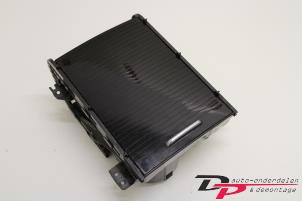 Gebruikte Bekerhouder Landrover Range Rover Evoque (LVJ/LVS) 2.2 SD4 16V Coupe Prijs € 27,20 Margeregeling aangeboden door DP Auto-onderdelen & Demontage