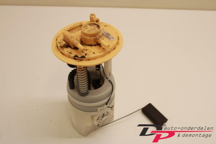 Gebruikte Tank element Pomp Mitsubishi Colt (Z2/Z3) 1.1 12V Prijs € 18,70 Margeregeling aangeboden door DP Auto-onderdelen & Demontage