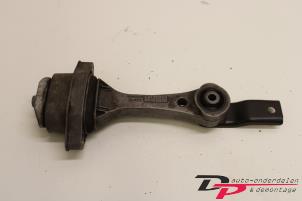 Gebruikte Motorsteun Volkswagen Golf IV (1J1) 2.0 Prijs € 7,65 Margeregeling aangeboden door DP Auto-onderdelen & Demontage