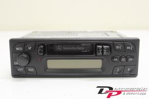 Gebruikte Radio Mercedes E Combi (S210) 4.2 E-420 32V Prijs € 40,00 Margeregeling aangeboden door DP Auto-onderdelen & Demontage