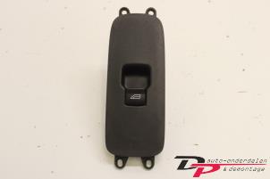 Gebruikte Ruit schakelaar elektrisch Volvo V50 (MW) 2.5 T5 20V Prijs € 4,25 Margeregeling aangeboden door DP Auto-onderdelen & Demontage