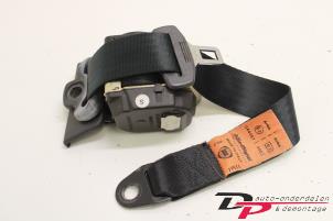 Gebruikte Veiligheidsgordel links-achter Lancia Ypsilon (840) 1.1 Elefantina Blu Prijs € 12,75 Margeregeling aangeboden door DP Auto-onderdelen & Demontage