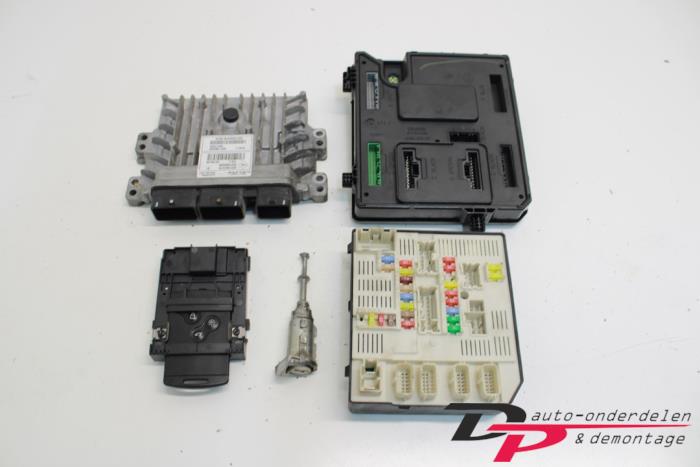 Gebruikte Kontaktslot + computer Renault Megane III Berline (BZ) 1.5 dCi 90 Prijs € 68,85 Margeregeling aangeboden door DP Auto-onderdelen & Demontage