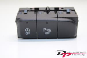 Gebruikte PDC Schakelaar Opel Crossland/Crossland X 1.2 Turbo 12V Prijs € 11,20 Margeregeling aangeboden door DP Auto-onderdelen & Demontage