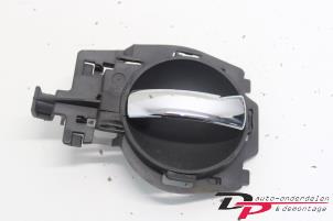 Gebruikte Deurgreep 2Deurs links Citroen C2 (JM) 1.4 Prijs € 7,65 Margeregeling aangeboden door DP Auto-onderdelen & Demontage