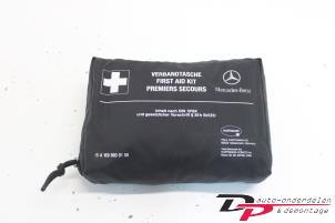 Gebruikte EHBO kit Mercedes A (W169) 1.7 A-170 5-Drs. Prijs € 15,00 Margeregeling aangeboden door DP Auto-onderdelen & Demontage